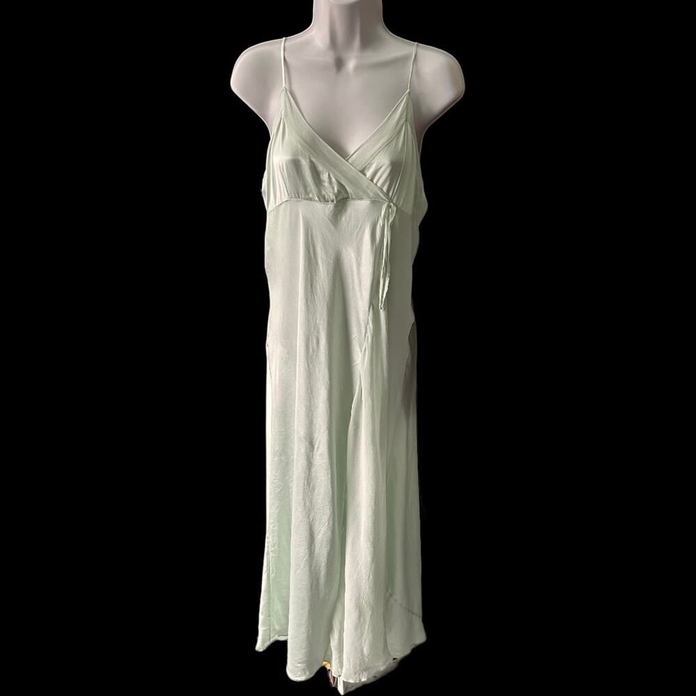 EUC Vintage Jillian Jones Light Green Bias Cut 100% Silk Nightgown fits a SMALL